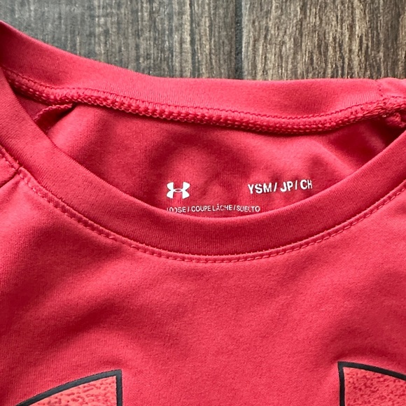 Under Armour Boys Red Athletic T-Shirt Logo Tee Youth Small Active Top - Picture 2 of 4